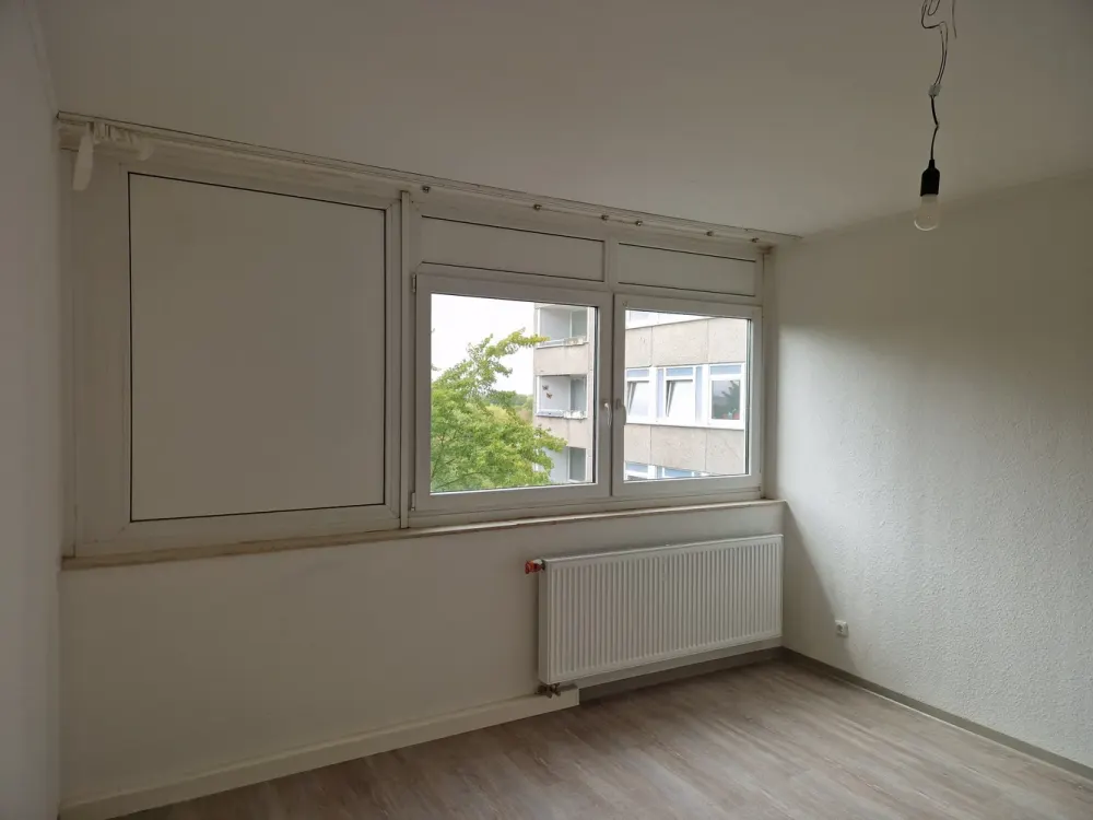 Hier fühlen Sie sich wohl und genießen den Ausblick: renoverte 3-Zimmer-Wohnung mir Balkon!