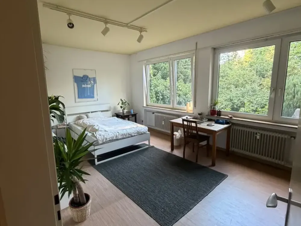BEFRISTET BIS 31.5.27// : Komfortable 4 Zi-Whg mit Balkon in Toplage am Killesberg
