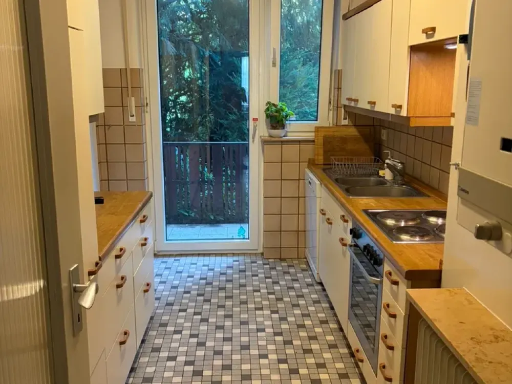 BEFRISTET BIS 31.5.27// : Komfortable 4 Zi-Whg mit Balkon in Toplage am Killesberg