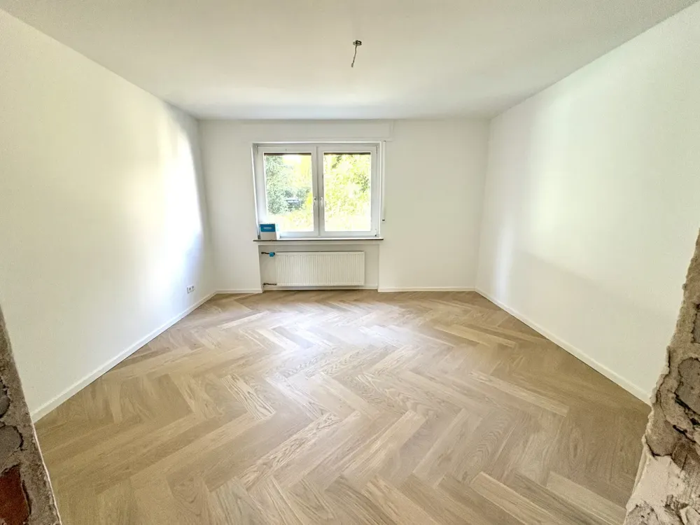 3 Zimmer kernsaniert mit Fischgrätparkett