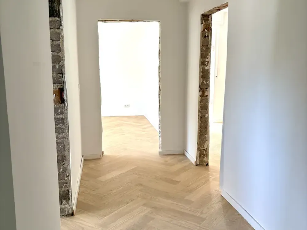 3 Zimmer kernsaniert mit Fischgrätparkett