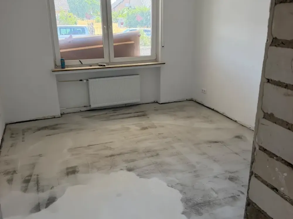 3 Zimmer kernsaniert mit Fischgrätparkett