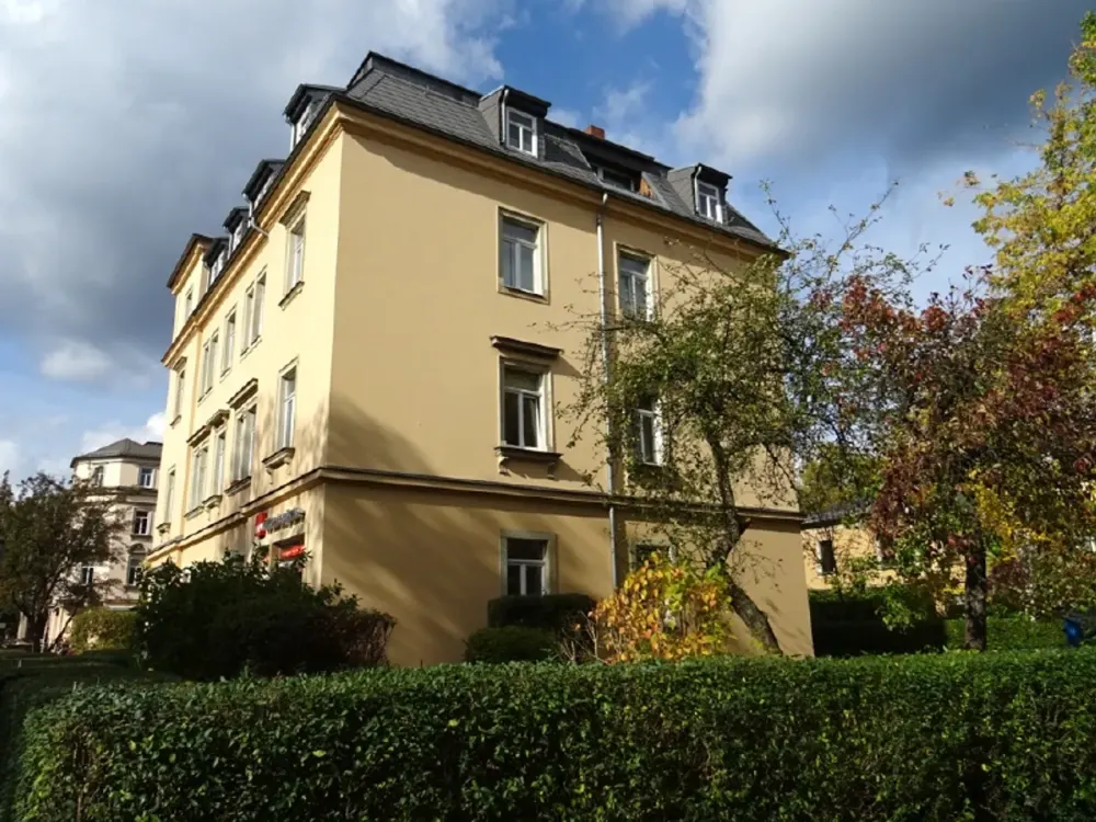 Striesen - Bergmannstraße: 2-Room Apartment with Parquet // Fitted Kitchen Possible