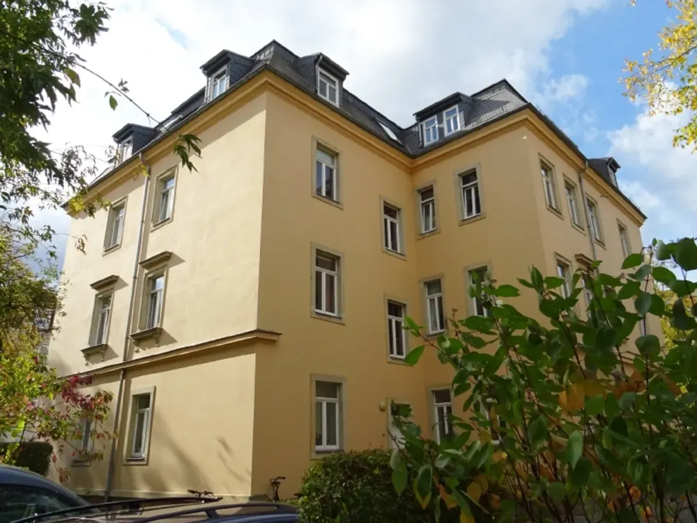 Striesen - Bergmannstraße: 2-Room Apartment with Parquet // Fitted Kitchen Possible