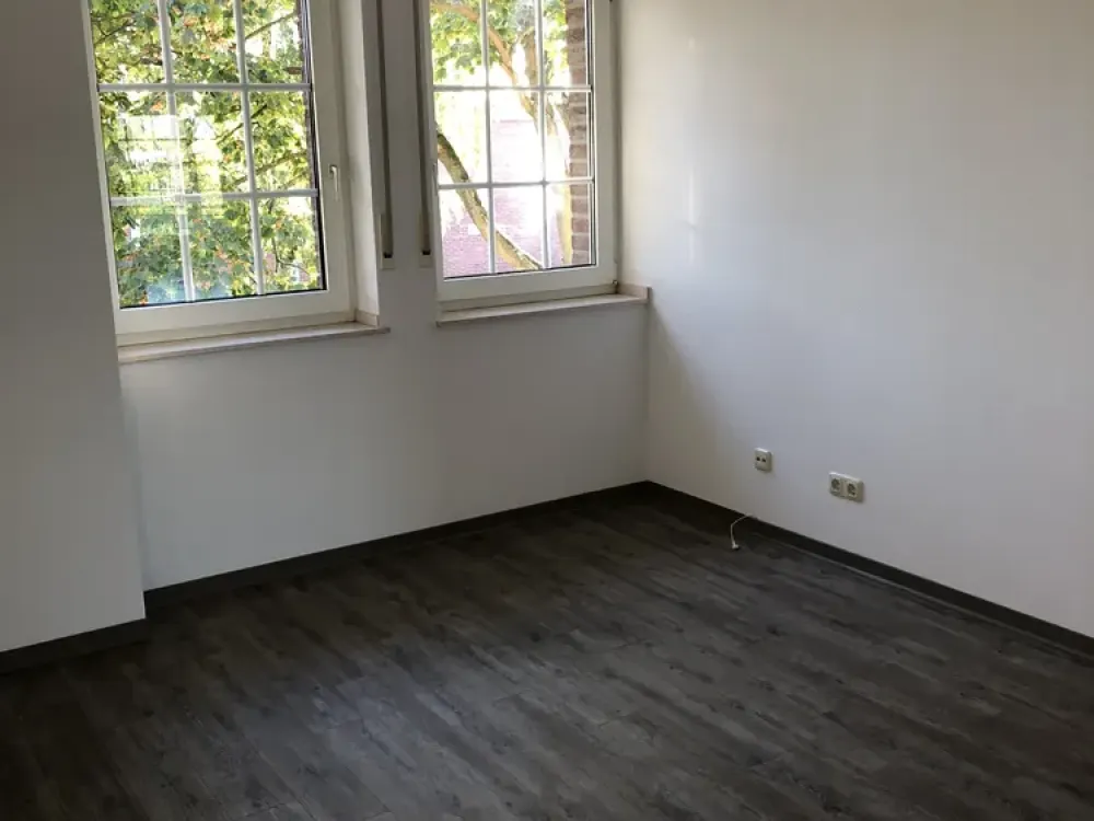 Gepflegte Wohnung mit drei Zimmern und Balkon in Neuss