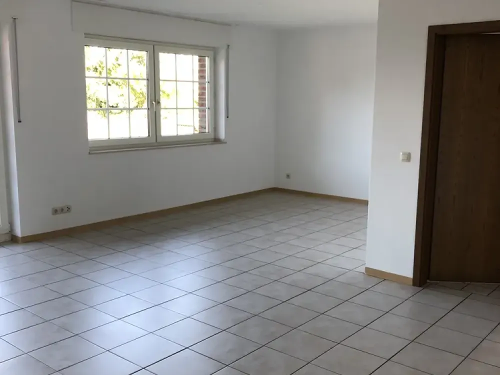 Gepflegte Wohnung mit drei Zimmern und Balkon in Neuss