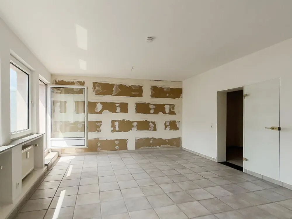Spacious Apartment with 2 Balconies in Central Location!