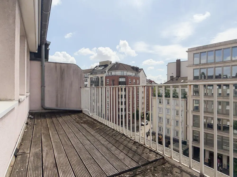 Spacious Apartment with 2 Balconies in Central Location!