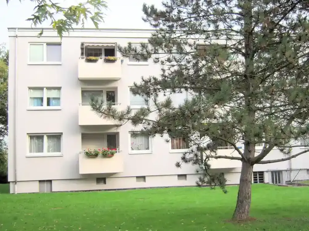 Friendly 3-Room Apartment with Balcony in Waldau!