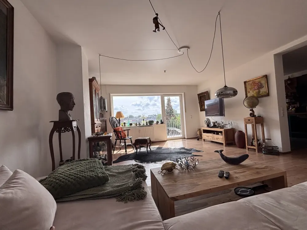 Spacious 3-Room Apartment with Balcony in BM-Glessen - Commission-Free