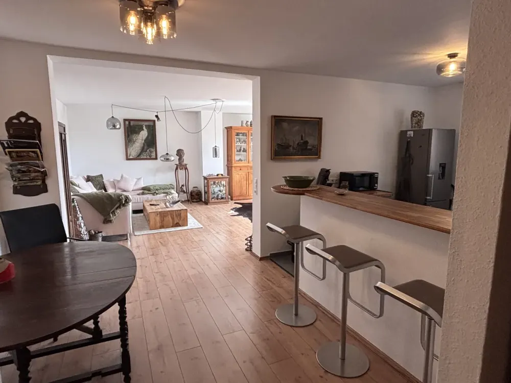 Spacious 3-Room Apartment with Balcony in BM-Glessen - Commission-Free