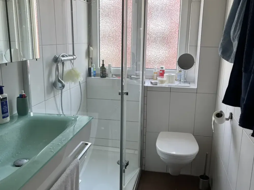 Mieter gesucht Möblierte 2-Zimmer-Wohnung mit Balkon in Stuttgart Ost