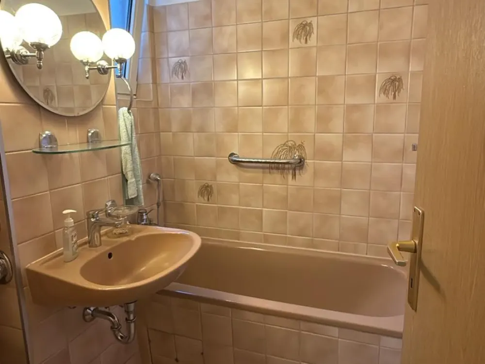 First Occupancy After Complete Renovation: Modern 3-Room Apartment with Balcony