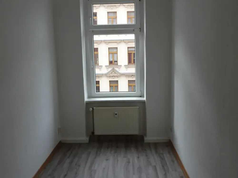 Like-new 2-room apartment with new fitted kitchen in Leipzig, partially furnished