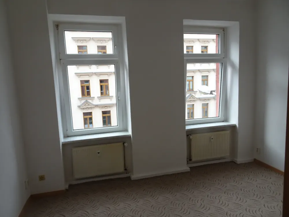 Like-new 2-room apartment with new fitted kitchen in Leipzig, partially furnished