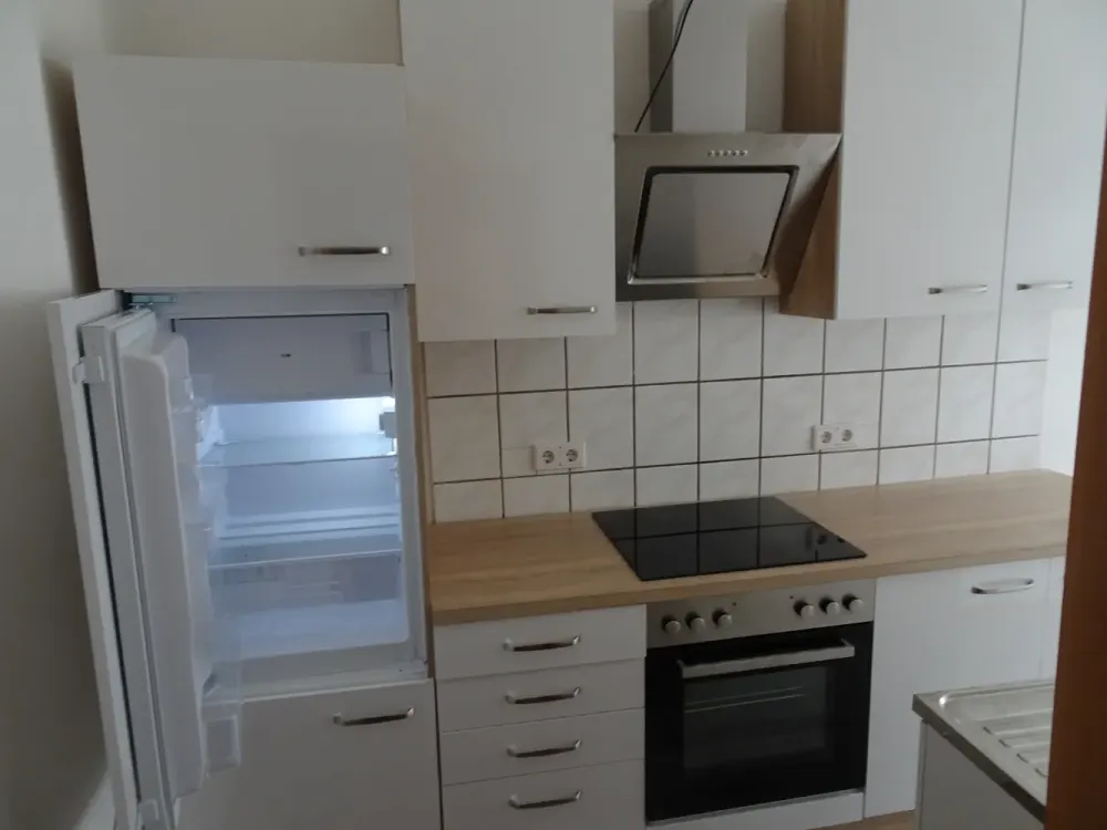 Like-new 2-room apartment with new fitted kitchen in Leipzig, partially furnished