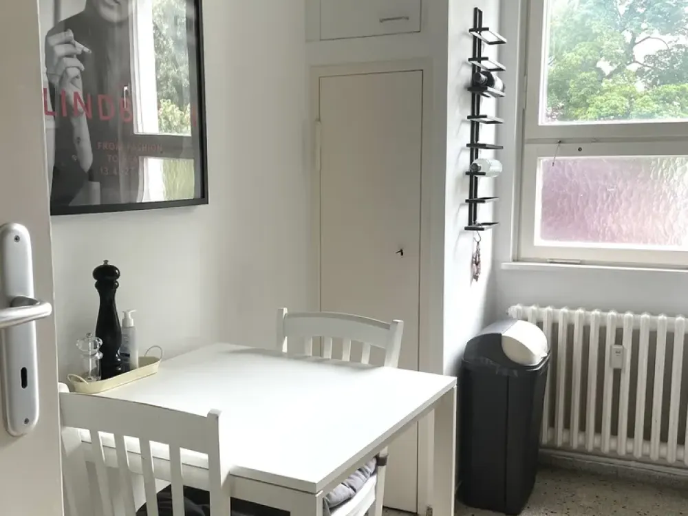 2-Zimmerwohnung vollmöbliert. Ku’damm/Savignyplatz nähe. Einziehen, wohlfühlen, Berlin erleben.