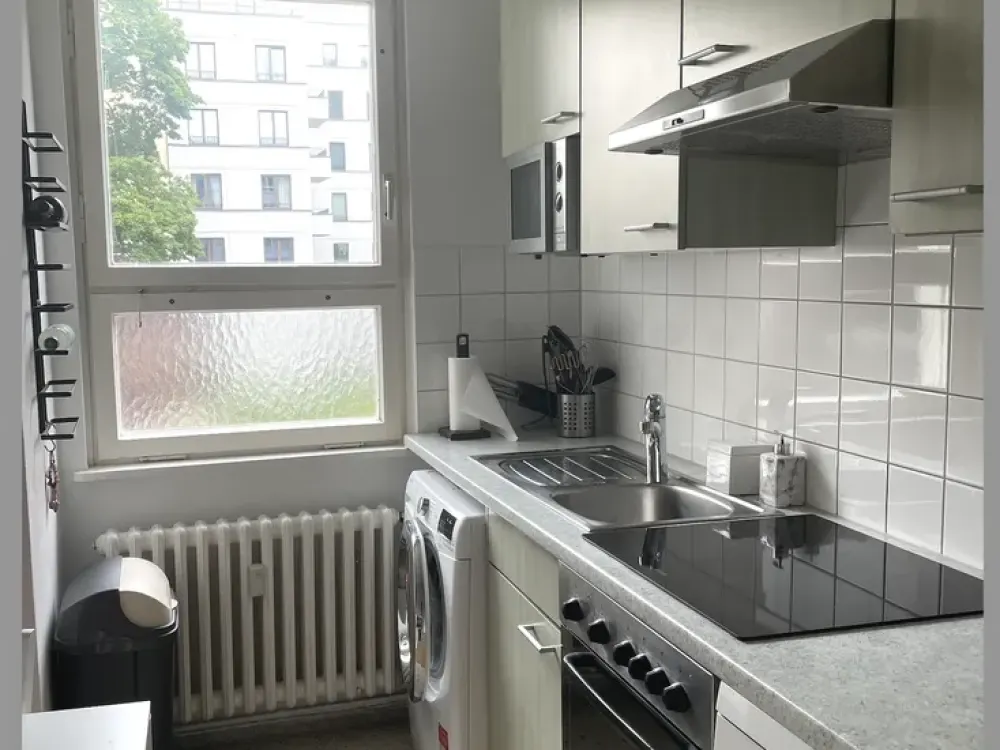 2-Zimmerwohnung vollmöbliert. Ku’damm/Savignyplatz nähe. Einziehen, wohlfühlen, Berlin erleben.