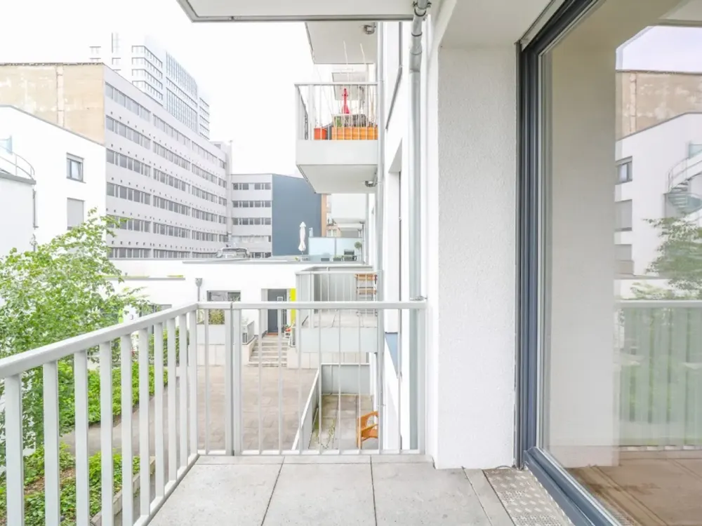 65 m² Living Space, 2 Rooms in Central Location