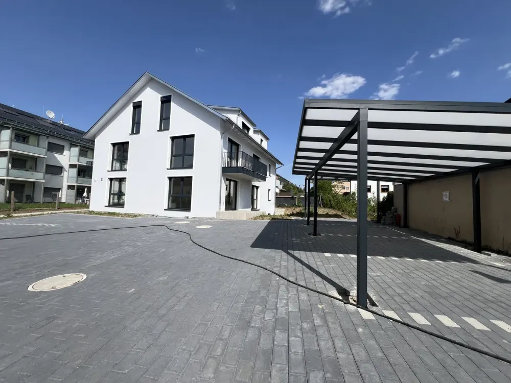 Moderne 2-Zimmer-Neubauwohnung mit Terrasse und Garten