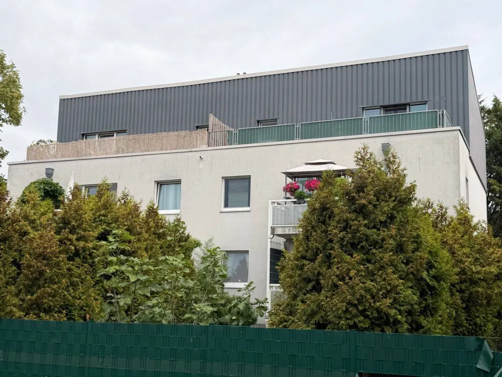 Renovierte und geräumige 4 Zimmer Wohnung in Sichtweite der Uni Düsseldorf!