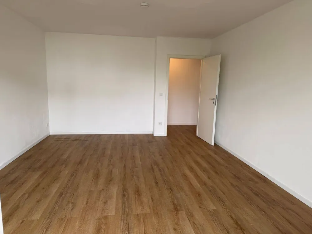 Renovierte und geräumige 4 Zimmer Wohnung in Sichtweite der Uni Düsseldorf!