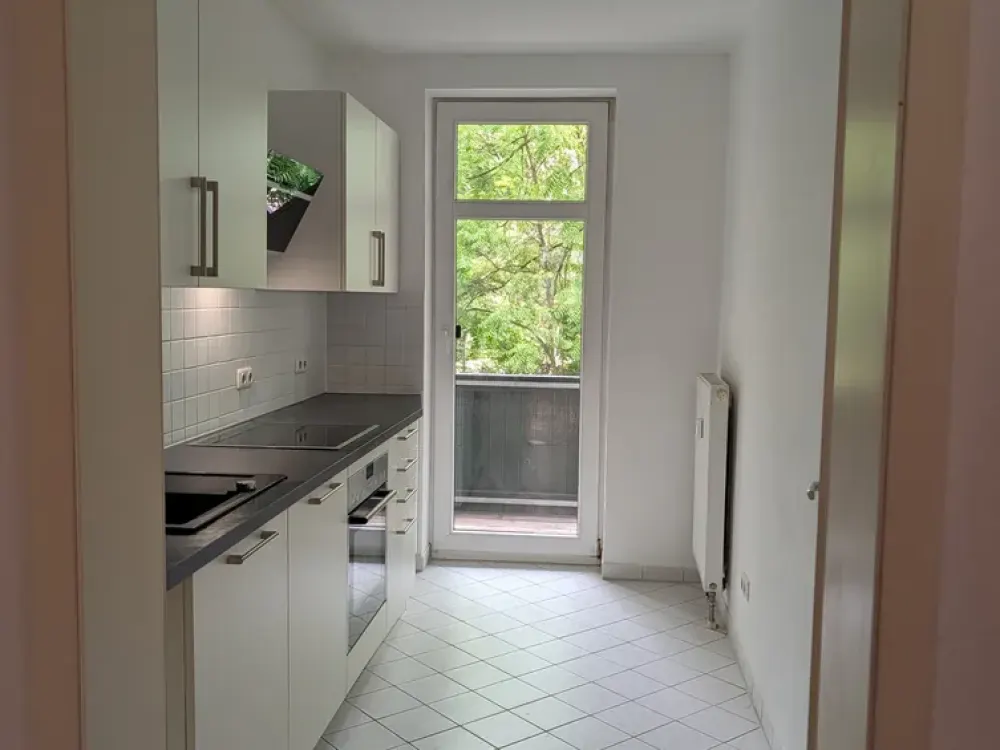 3 Zi-Wohnung + Küche mit EBK, Bad und Südbalkon