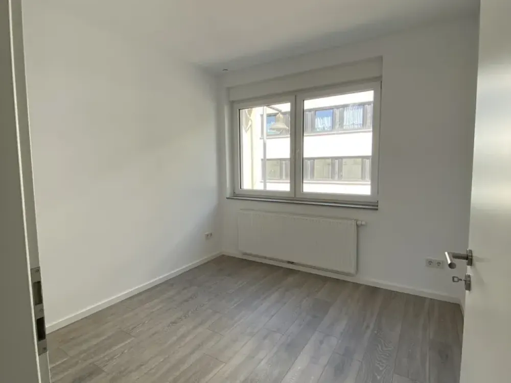 Helle neu sanierte 4 ZKB Wohnung