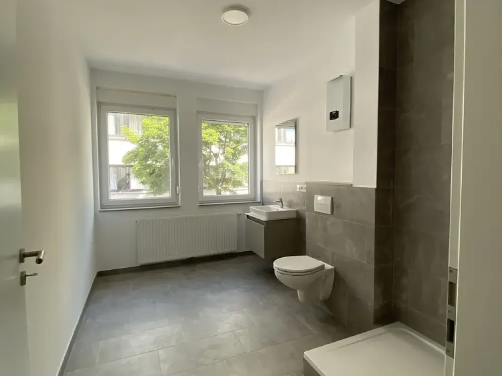 Helle neu sanierte 4 ZKB Wohnung