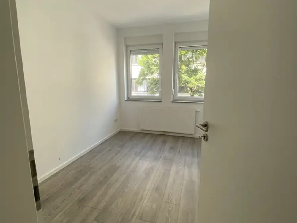 Helle neu sanierte 4 ZKB Wohnung