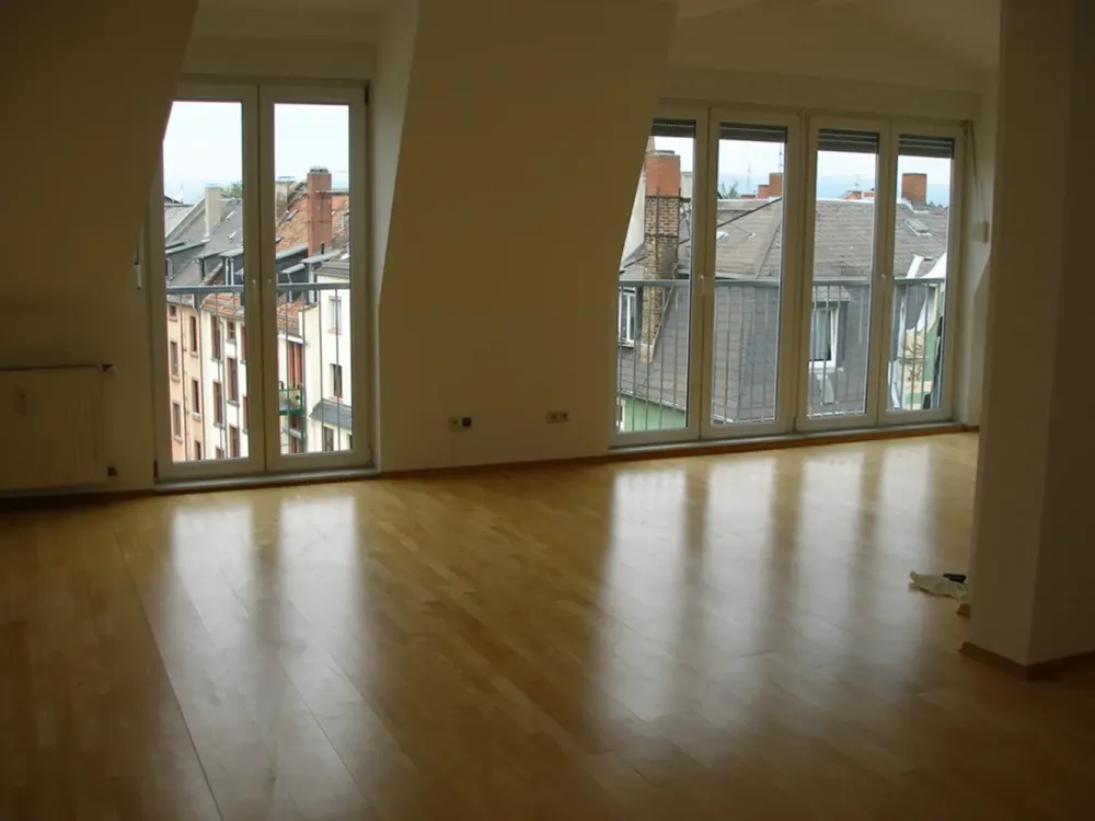 LUXUS 3-Zimmer Wohnung mit einem großem Balkon in Frankfurt-Bockenheim Mit Panaromablick