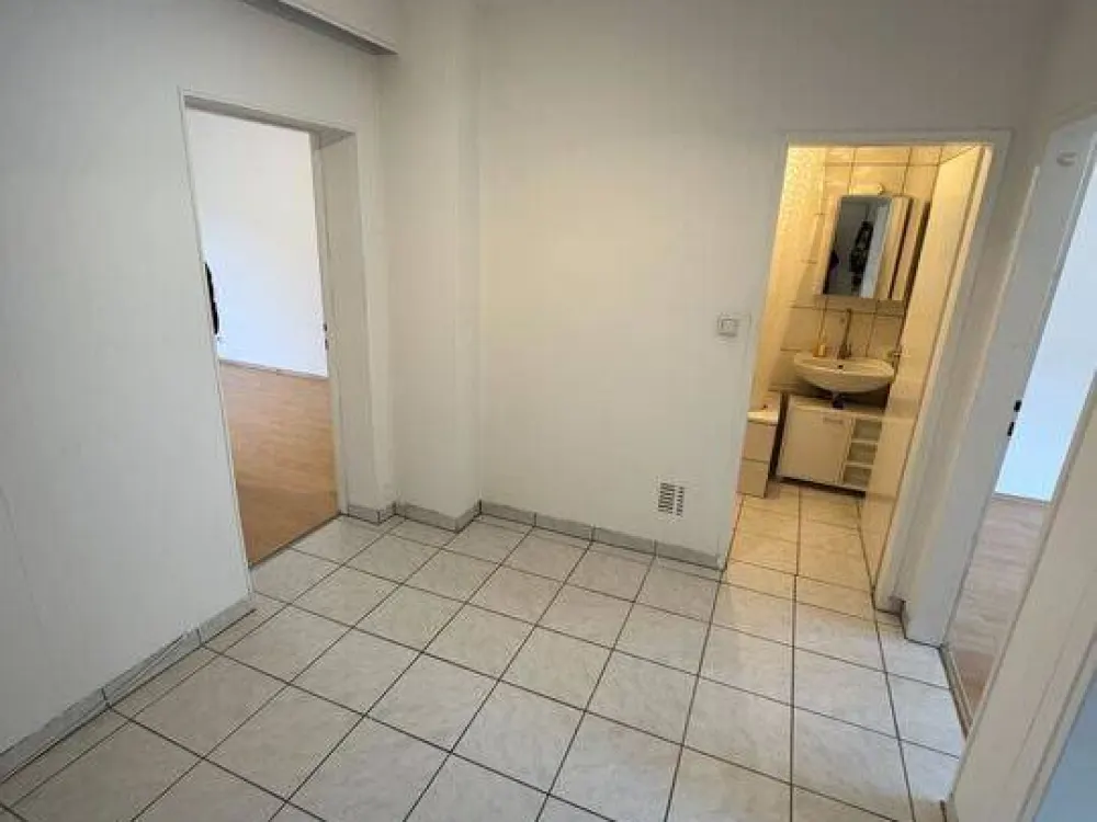Zentrales Wohnen in bester Lage in Frankfurt am Main: Gemütliche Wohnung im 2. OG zu vermieten [HMR-O02E06]