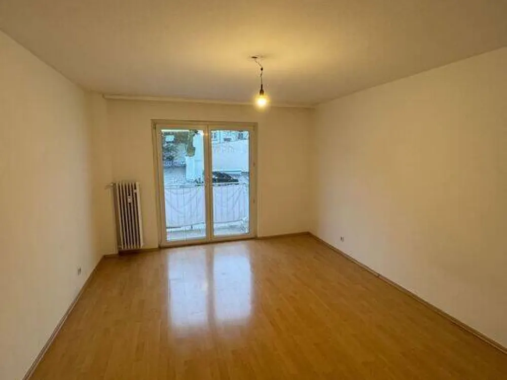Zentrales Wohnen in bester Lage in Frankfurt am Main: Gemütliche Wohnung im 2. OG zu vermieten [HMR-O02E06]
