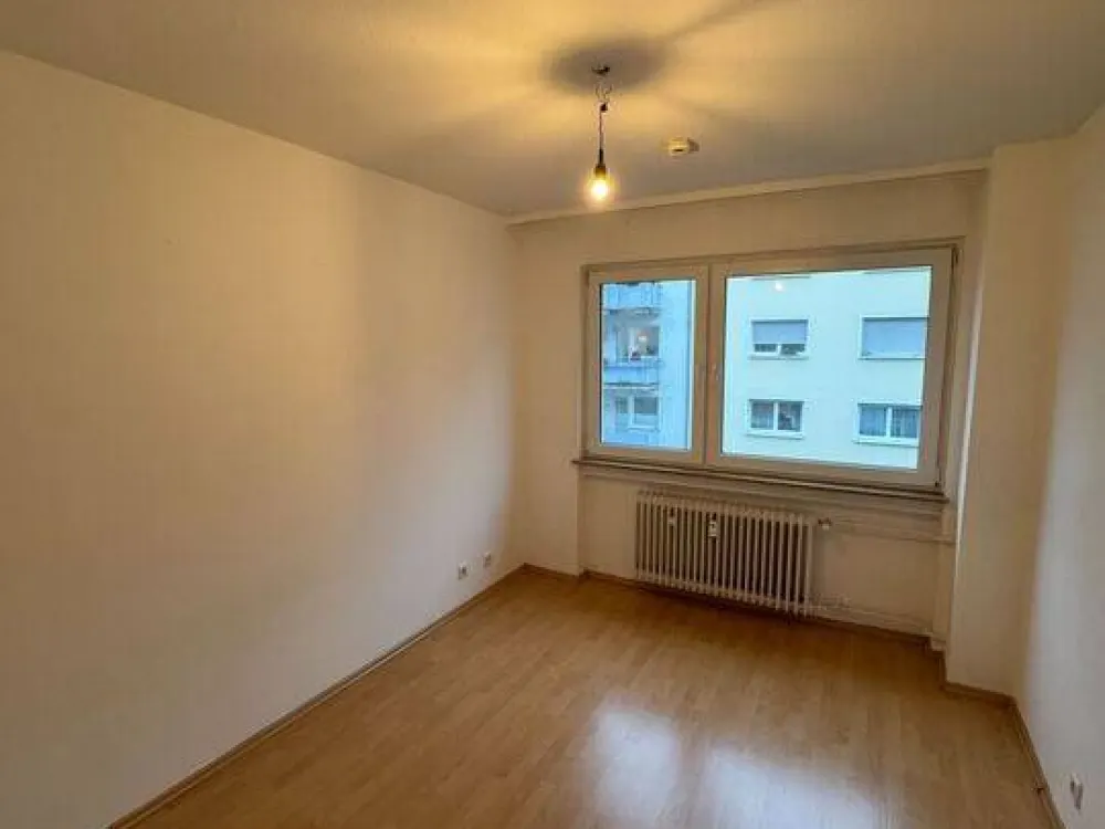 Zentrales Wohnen in bester Lage in Frankfurt am Main: Gemütliche Wohnung im 2. OG zu vermieten [HMR-O02E06]