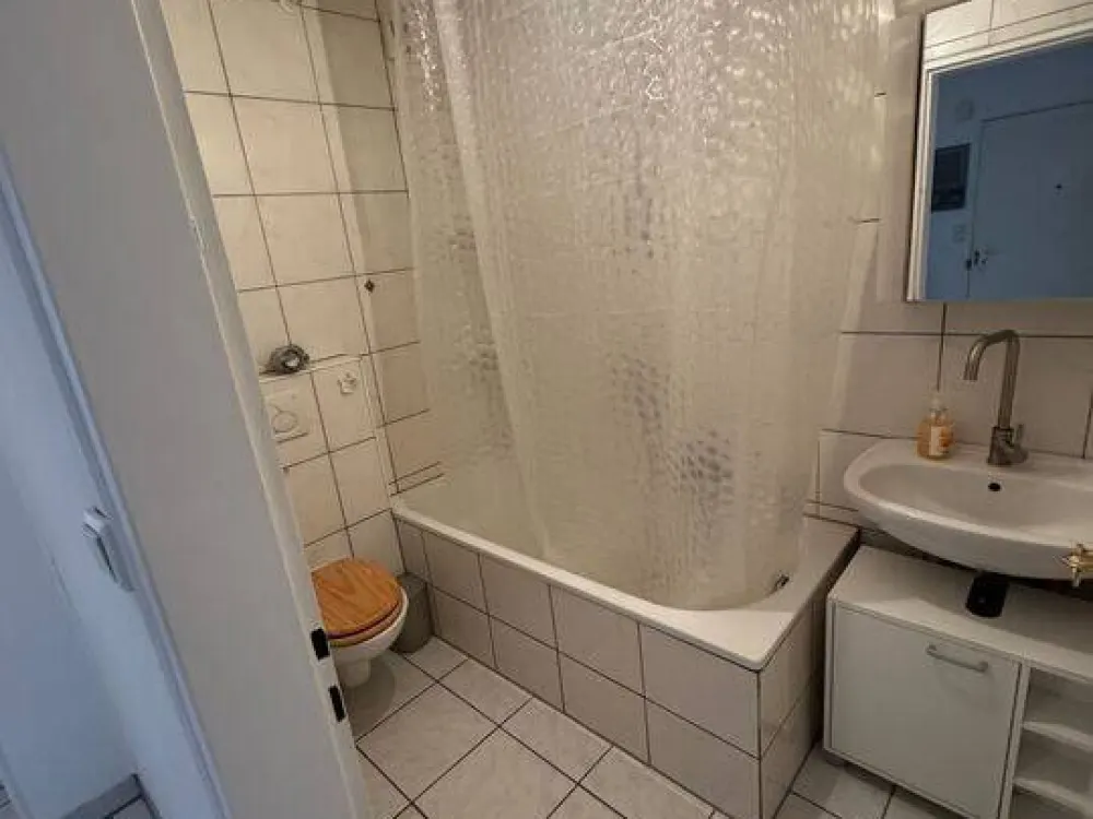 Zentrales Wohnen in bester Lage in Frankfurt am Main: Gemütliche Wohnung im 2. OG zu vermieten [HMR-O02E06]