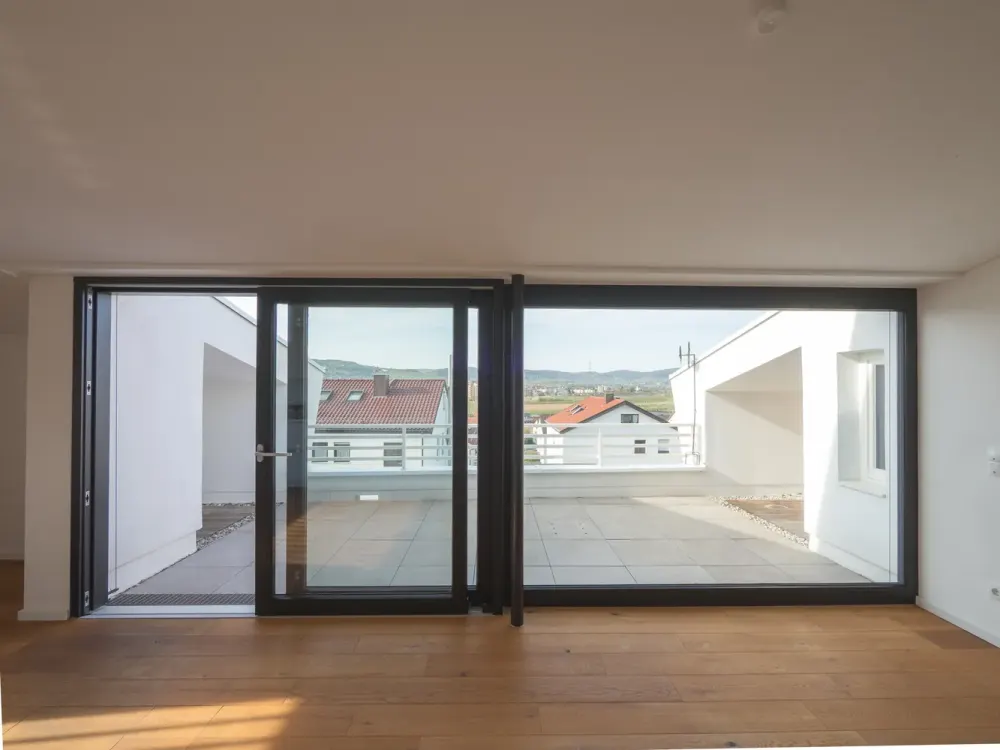 Zweitbezug: Neuwertige 3-Zimmer-Wohnung mit Dachterrasse