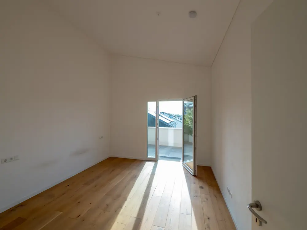 Zweitbezug: Neuwertige 3-Zimmer-Wohnung mit Dachterrasse