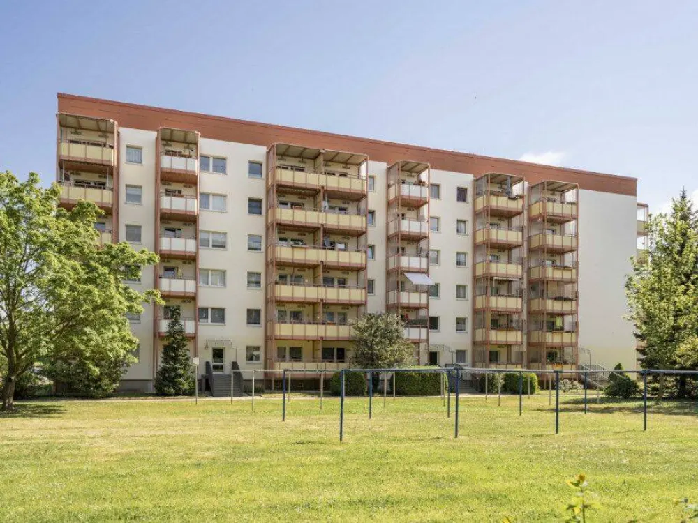 Großer Balkon sucht Mieter - vollsaniertes Objekt mit Solartechnik und Aufzug