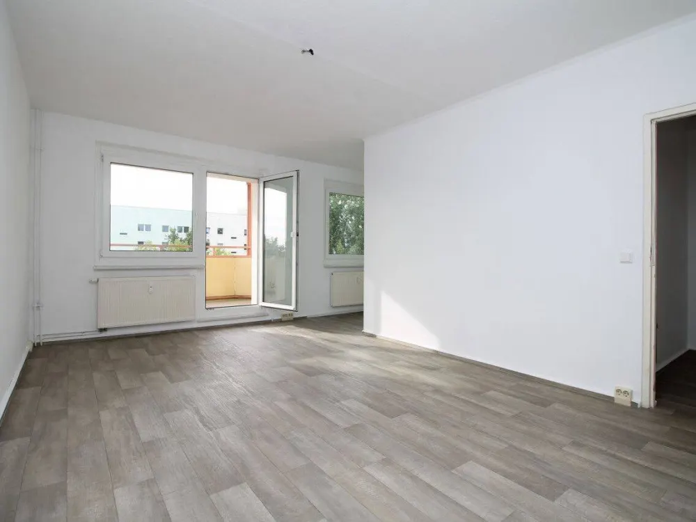 Großer Balkon sucht Mieter - vollsaniertes Objekt mit Solartechnik und Aufzug