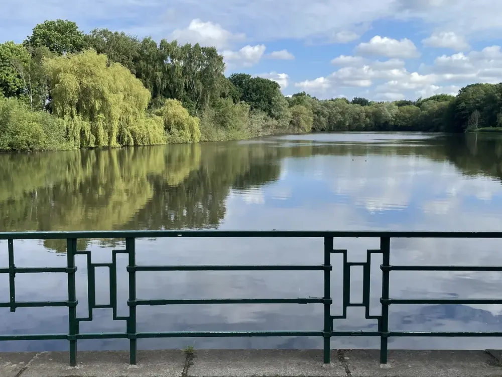 House by the Lake: 2-Room Apartment with Terrace, Garden and Parking Space with e-Wallbox