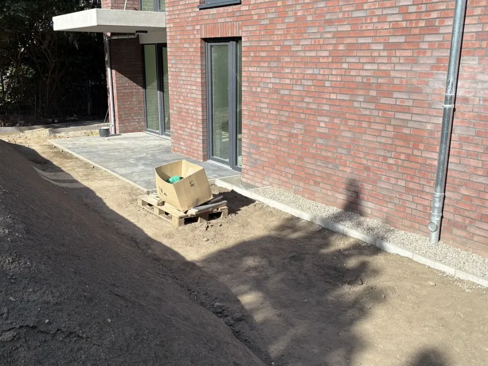 House by the Lake: 2-Room Apartment with Terrace, Garden and Parking Space with e-Wallbox