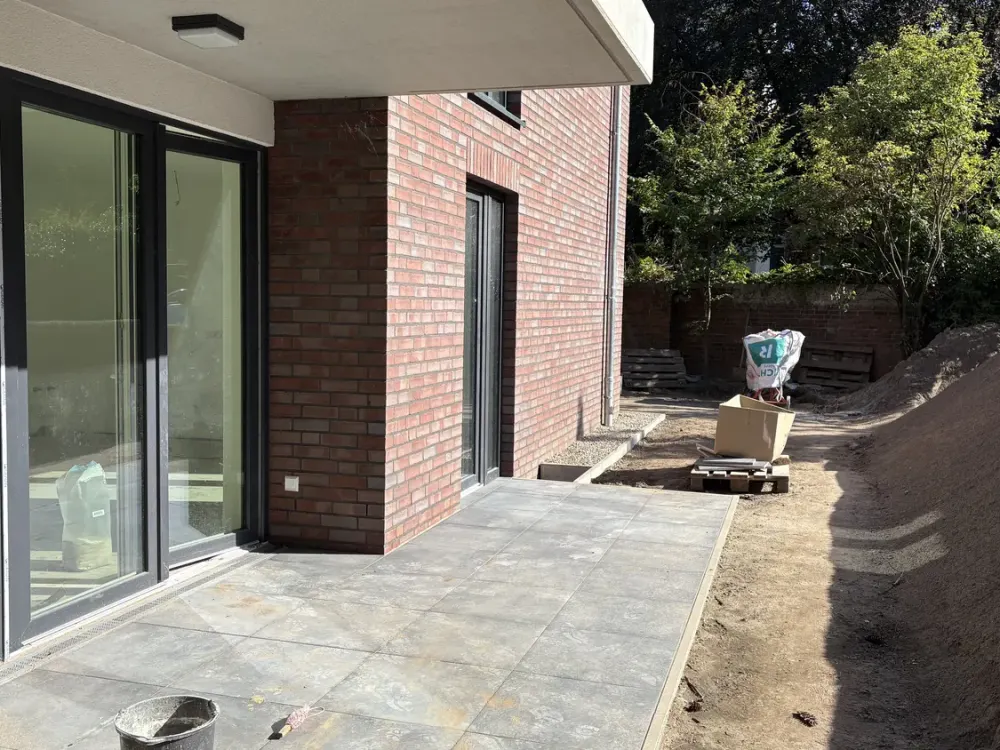 House by the Lake: 2-Room Apartment with Terrace, Garden and Parking Space with e-Wallbox