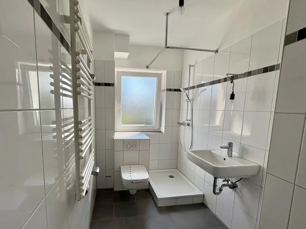 Frisch renovierte 3-Zimmer-Wohnung mit Dusche