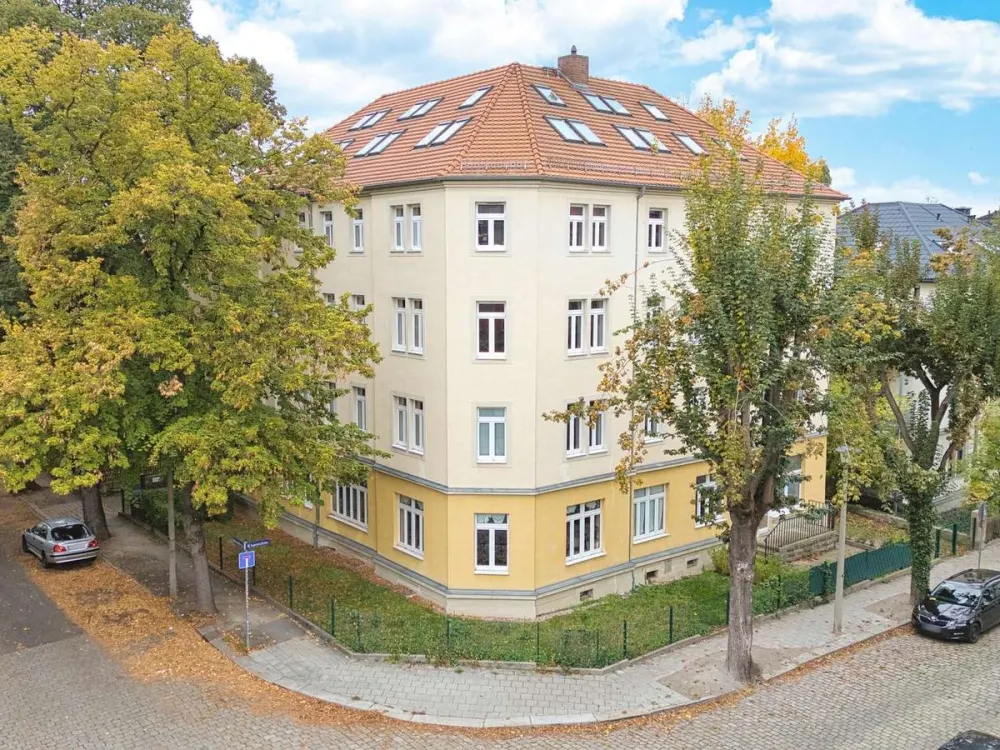 +++ 2026 modernisierte 2-Zimmer-Altbauwohnung mit großer Wohnküche & Westbalkon in Dresden-Löbtau+++