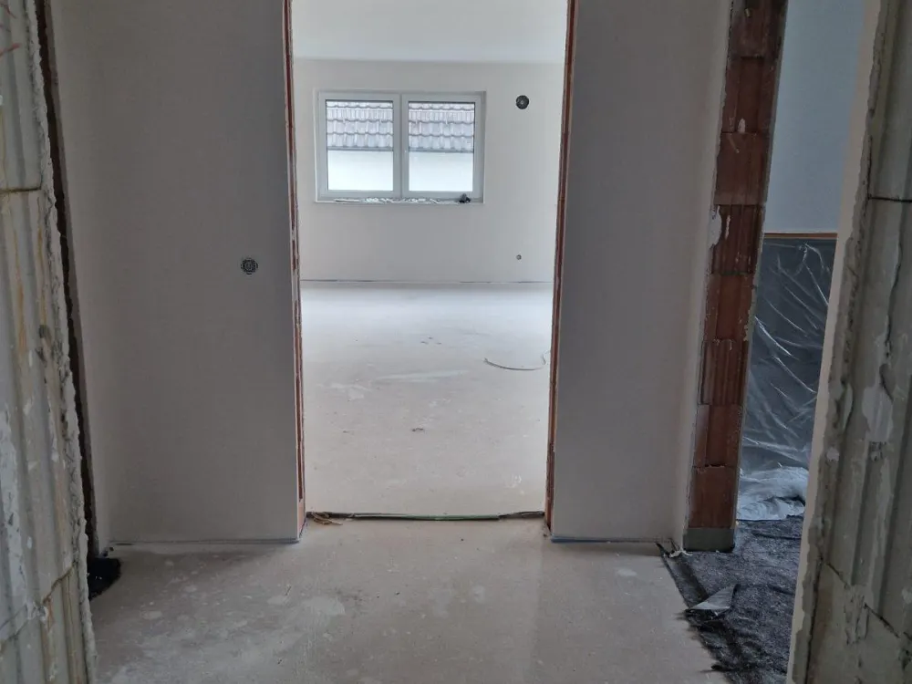 3Zi,100 qm,Küche,Bad,GästeWC,Abstellr.,Terasse/Balkon,Stellplatz