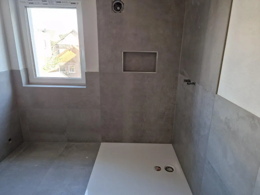 3Zi,100 qm,Küche,Bad,GästeWC,Abstellr.,Terasse/Balkon,Stellplatz