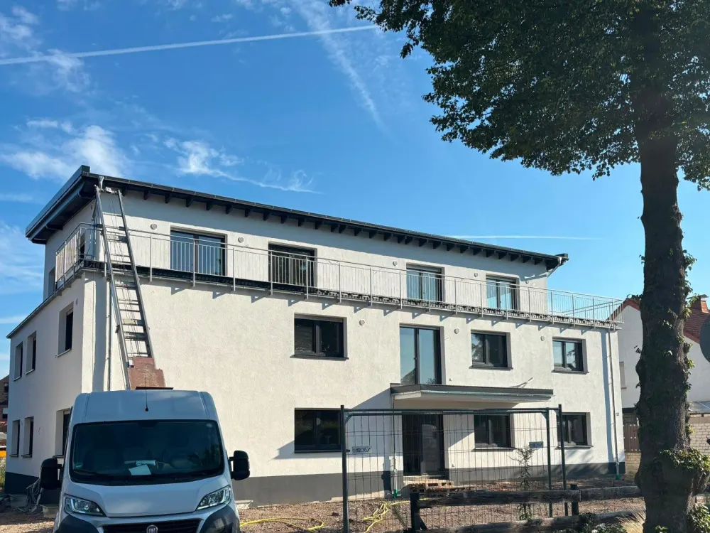 3Zi,100 qm,Küche,Bad,GästeWC,Abstellr.,Terasse/Balkon,Stellplatz