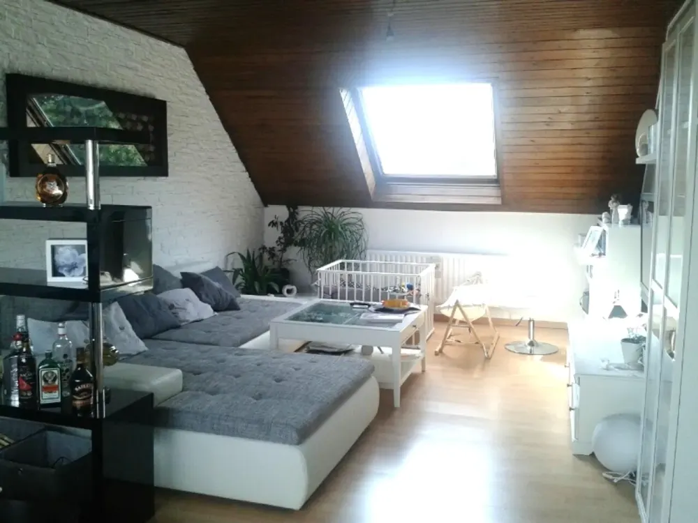 Charmante DG-Wohnung in Altbauvilla mit kleiner Terrasse