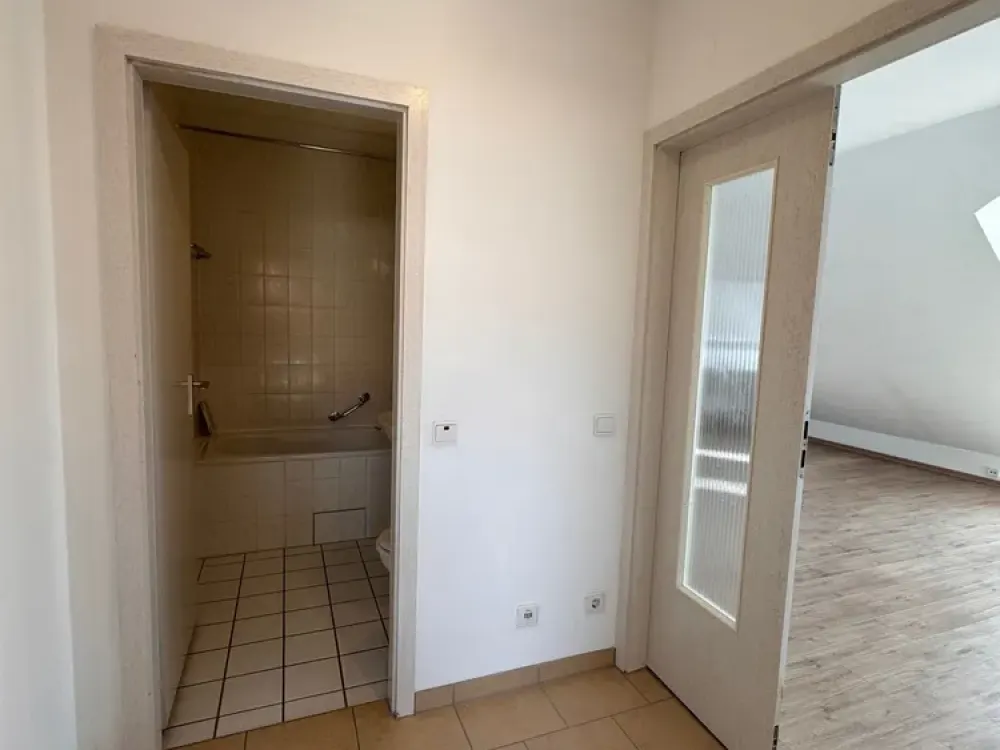 Helles Dachgeschoss mit Balkon und Einbauküche in Blankenfelde-Mahlow