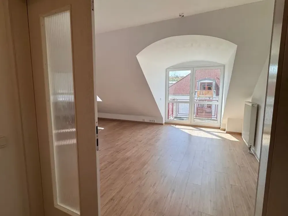 Helles Dachgeschoss mit Balkon und Einbauküche in Blankenfelde-Mahlow